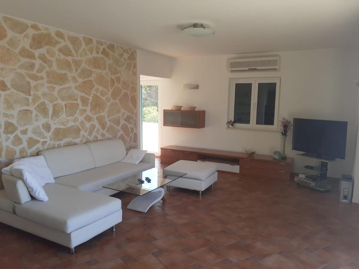 Apartments Ilicic Supetar Εξωτερικό φωτογραφία