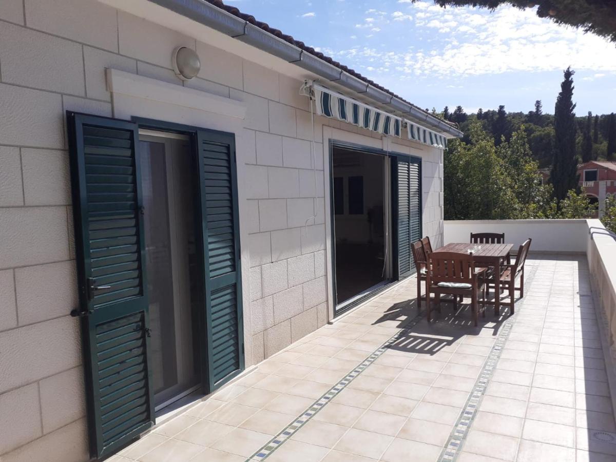 Apartments Ilicic Supetar Εξωτερικό φωτογραφία