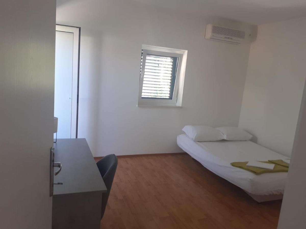 Apartments Ilicic Supetar Εξωτερικό φωτογραφία