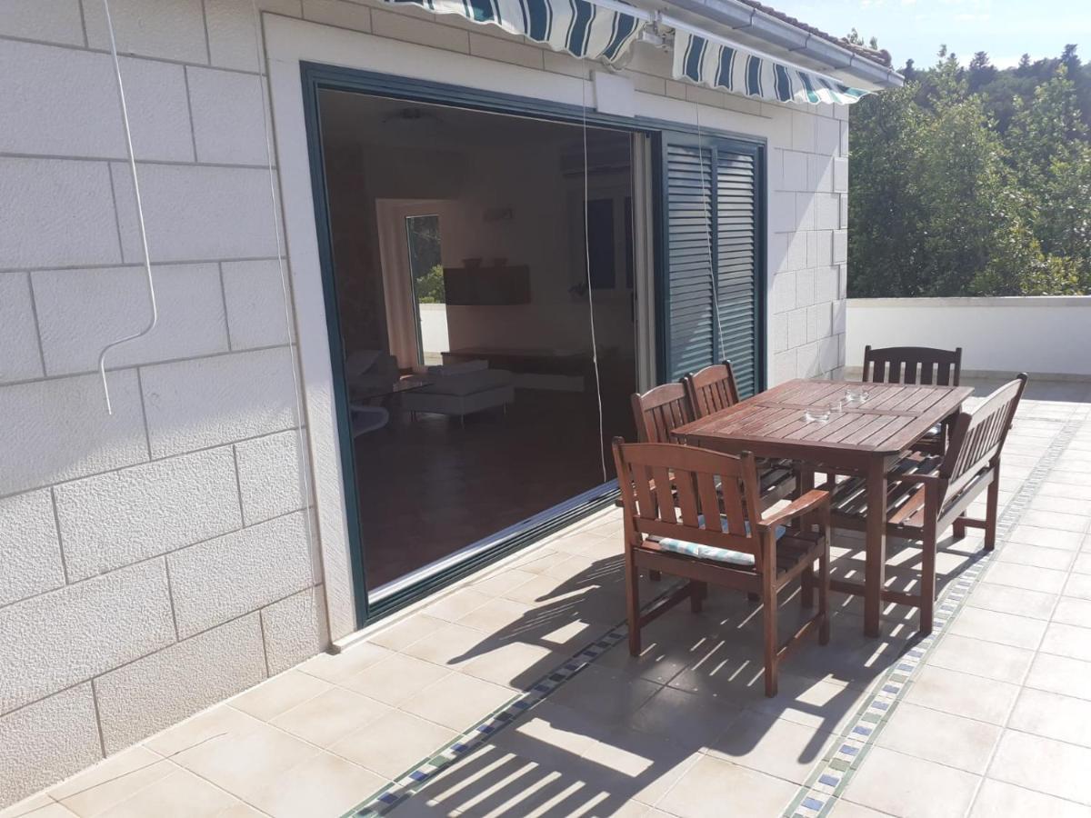 Apartments Ilicic Supetar Εξωτερικό φωτογραφία