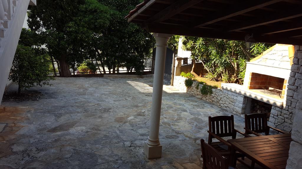 Apartments Ilicic Supetar Εξωτερικό φωτογραφία