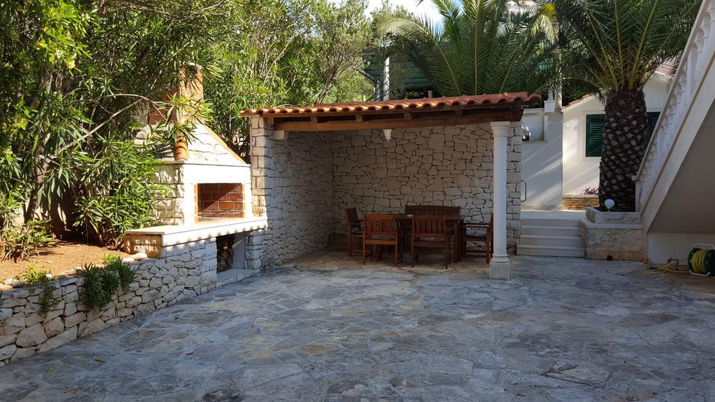 Apartments Ilicic Supetar Εξωτερικό φωτογραφία