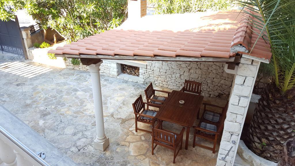 Apartments Ilicic Supetar Εξωτερικό φωτογραφία