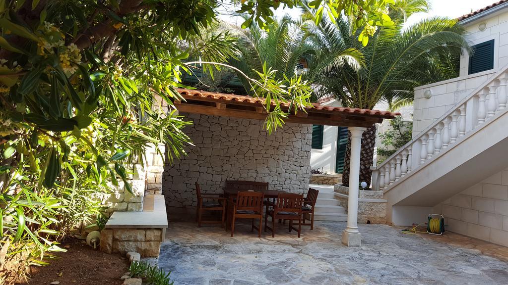 Apartments Ilicic Supetar Εξωτερικό φωτογραφία