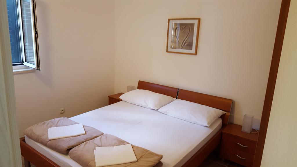 Apartments Ilicic Supetar Εξωτερικό φωτογραφία